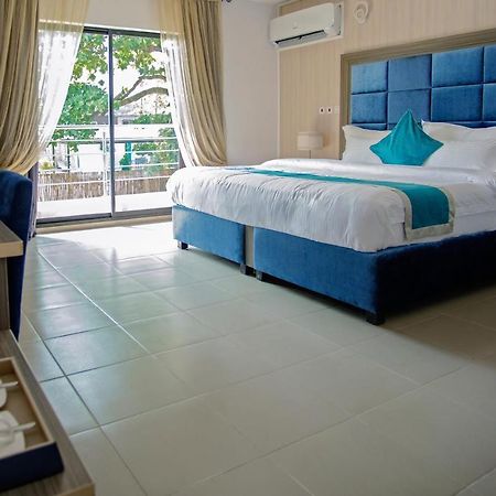 Riviera Suites Lagos Buitenkant foto