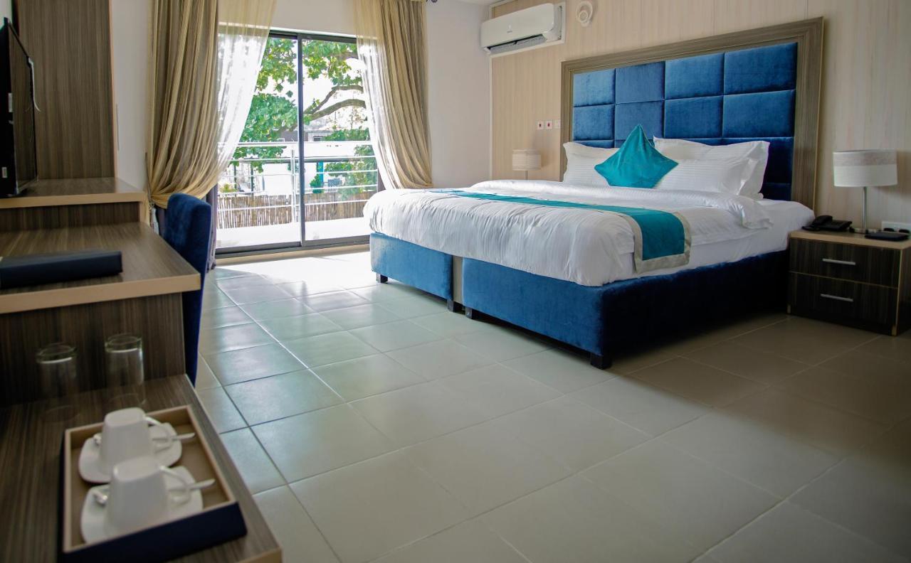 Riviera Suites Lagos Buitenkant foto