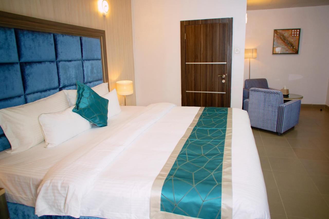 Riviera Suites Lagos Buitenkant foto