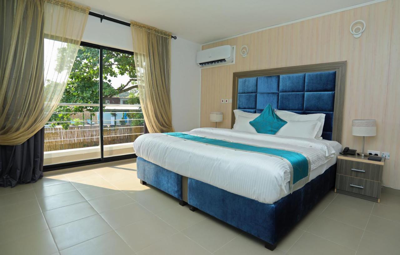 Riviera Suites Lagos Buitenkant foto
