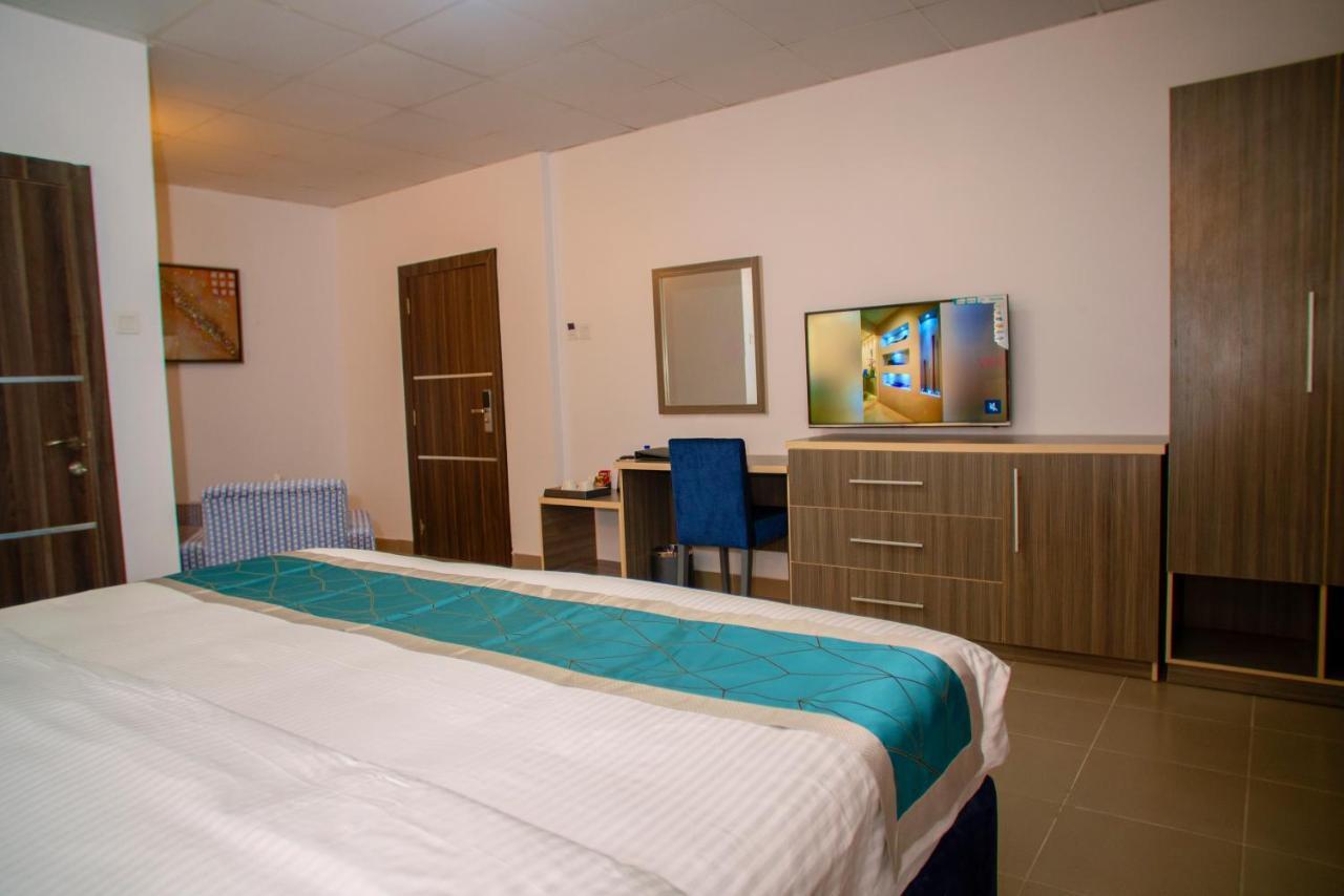 Riviera Suites Lagos Buitenkant foto