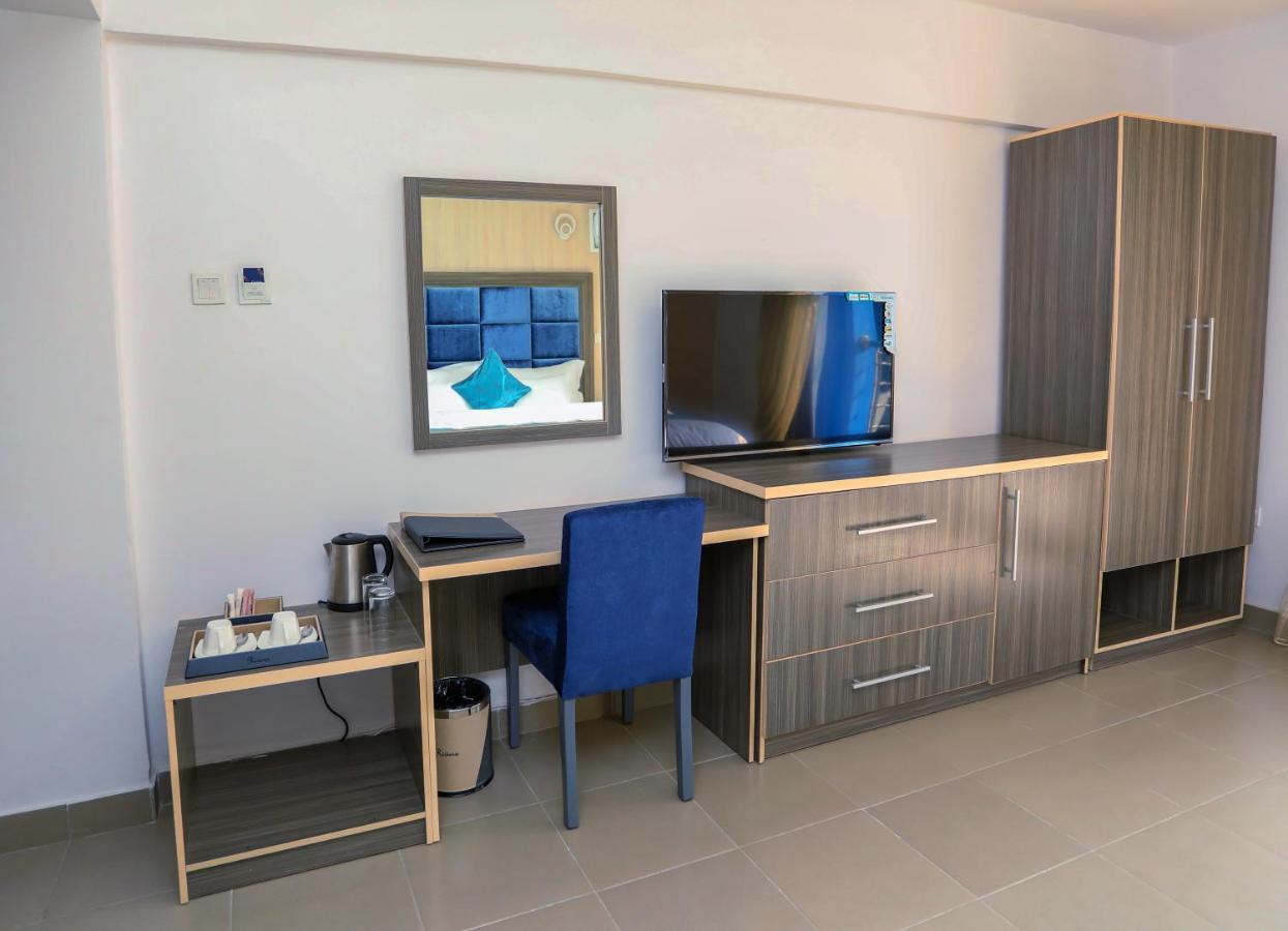 Riviera Suites Lagos Buitenkant foto