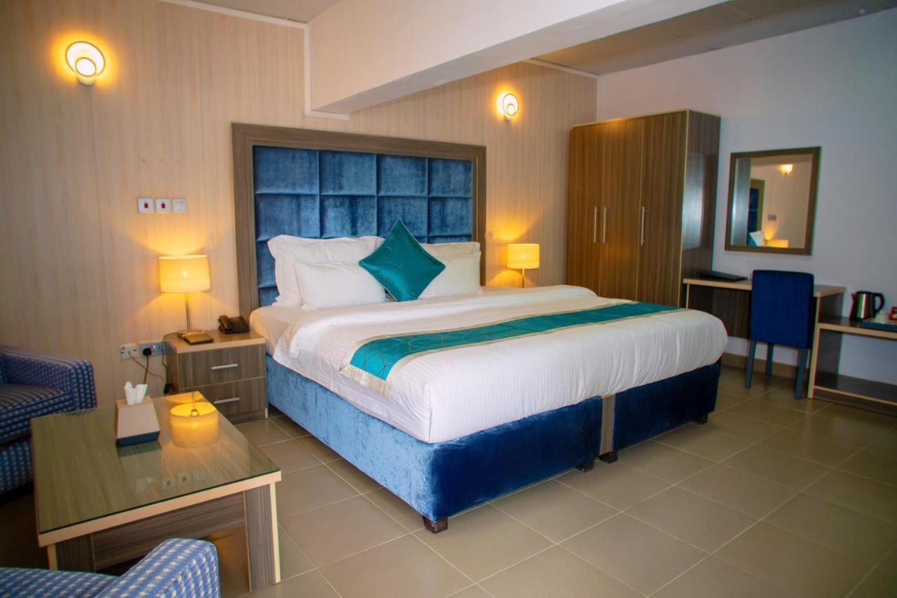 Riviera Suites Lagos Buitenkant foto
