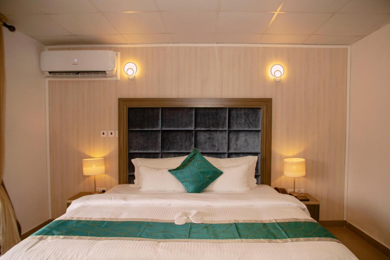Riviera Suites Lagos Buitenkant foto
