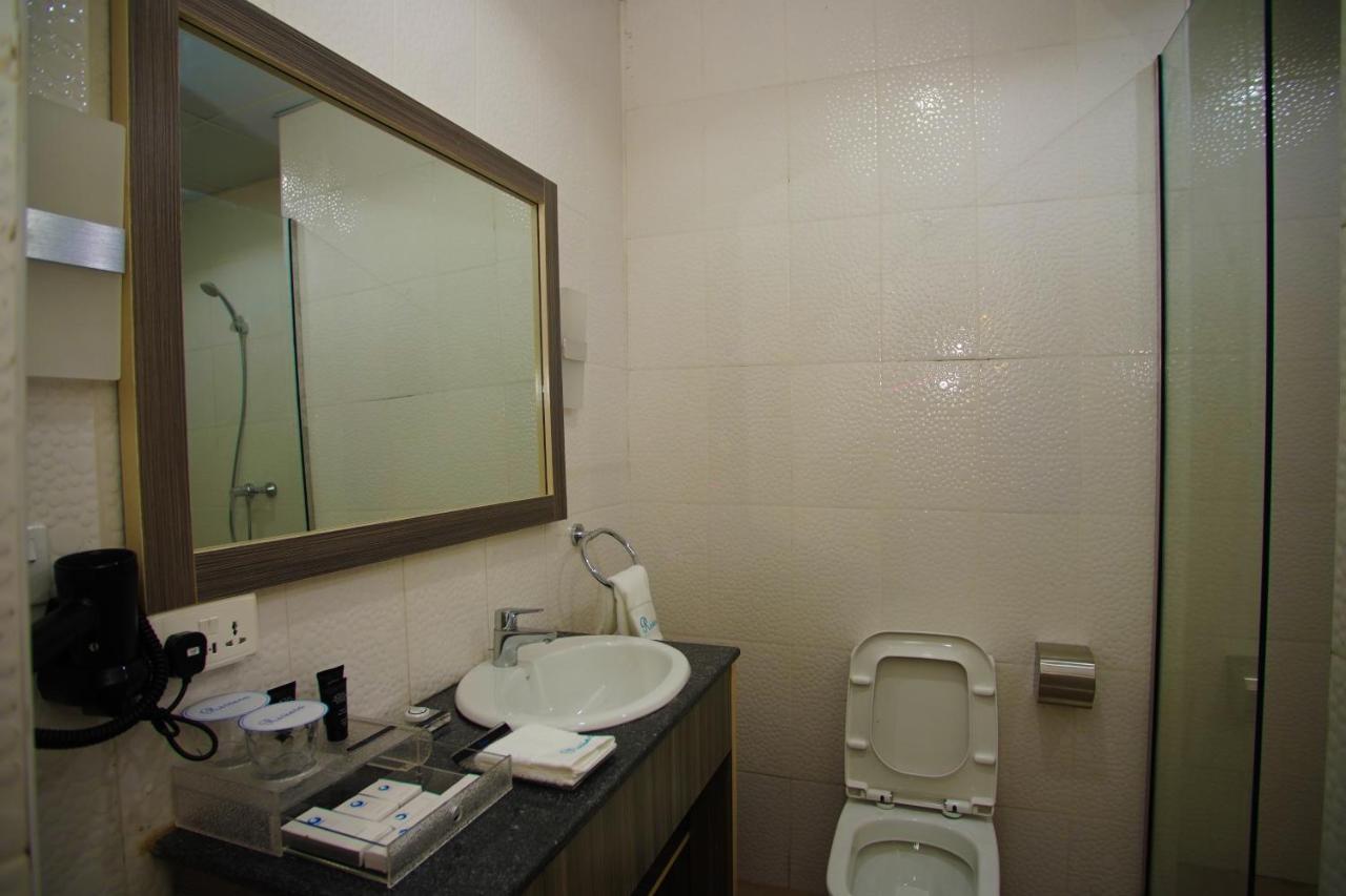 Riviera Suites Lagos Buitenkant foto