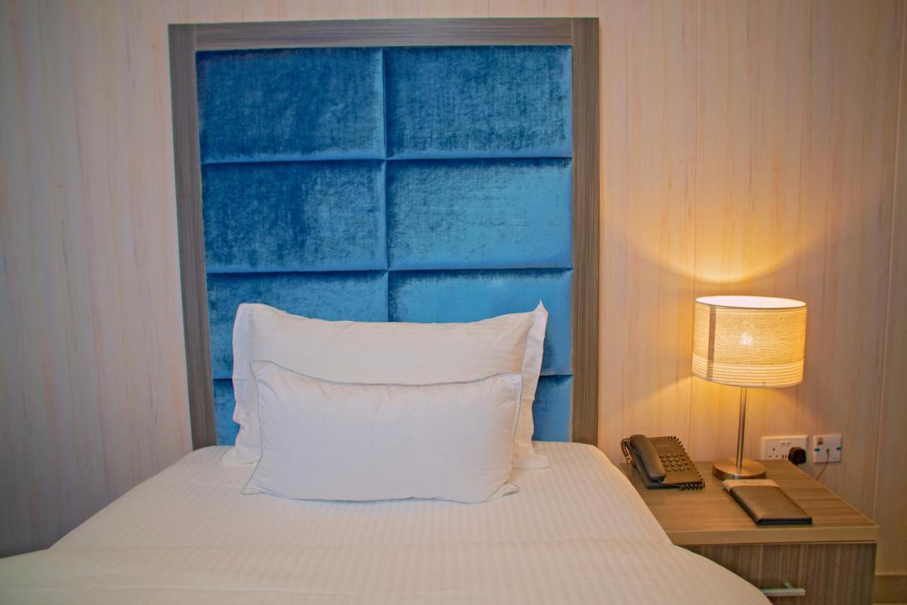 Riviera Suites Lagos Buitenkant foto
