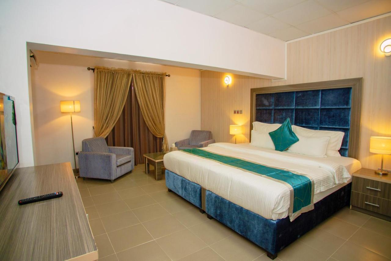 Riviera Suites Lagos Buitenkant foto