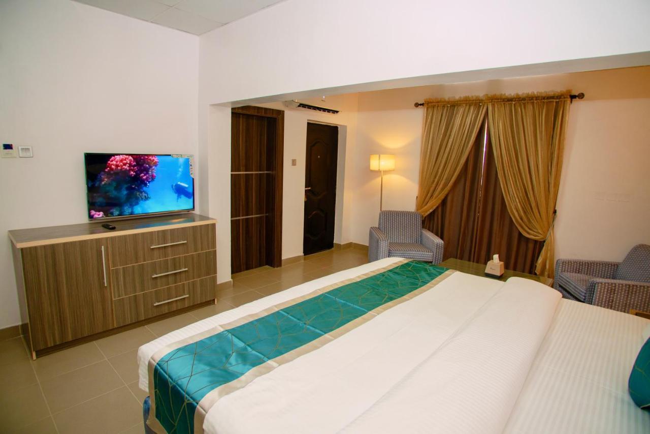 Riviera Suites Lagos Buitenkant foto