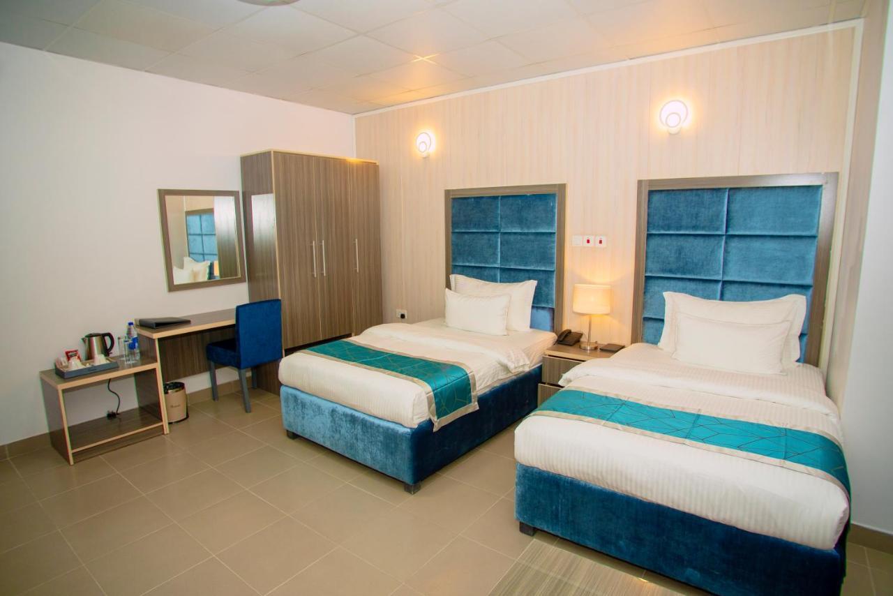 Riviera Suites Lagos Buitenkant foto