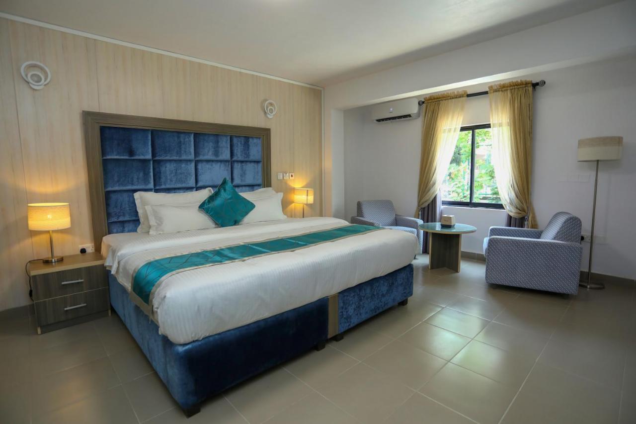 Riviera Suites Lagos Buitenkant foto