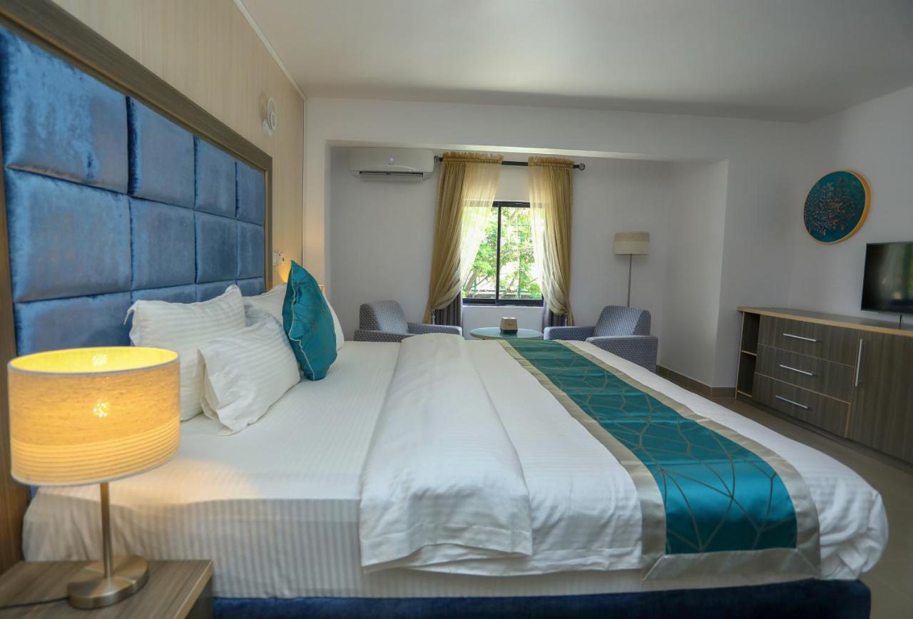 Riviera Suites Lagos Buitenkant foto