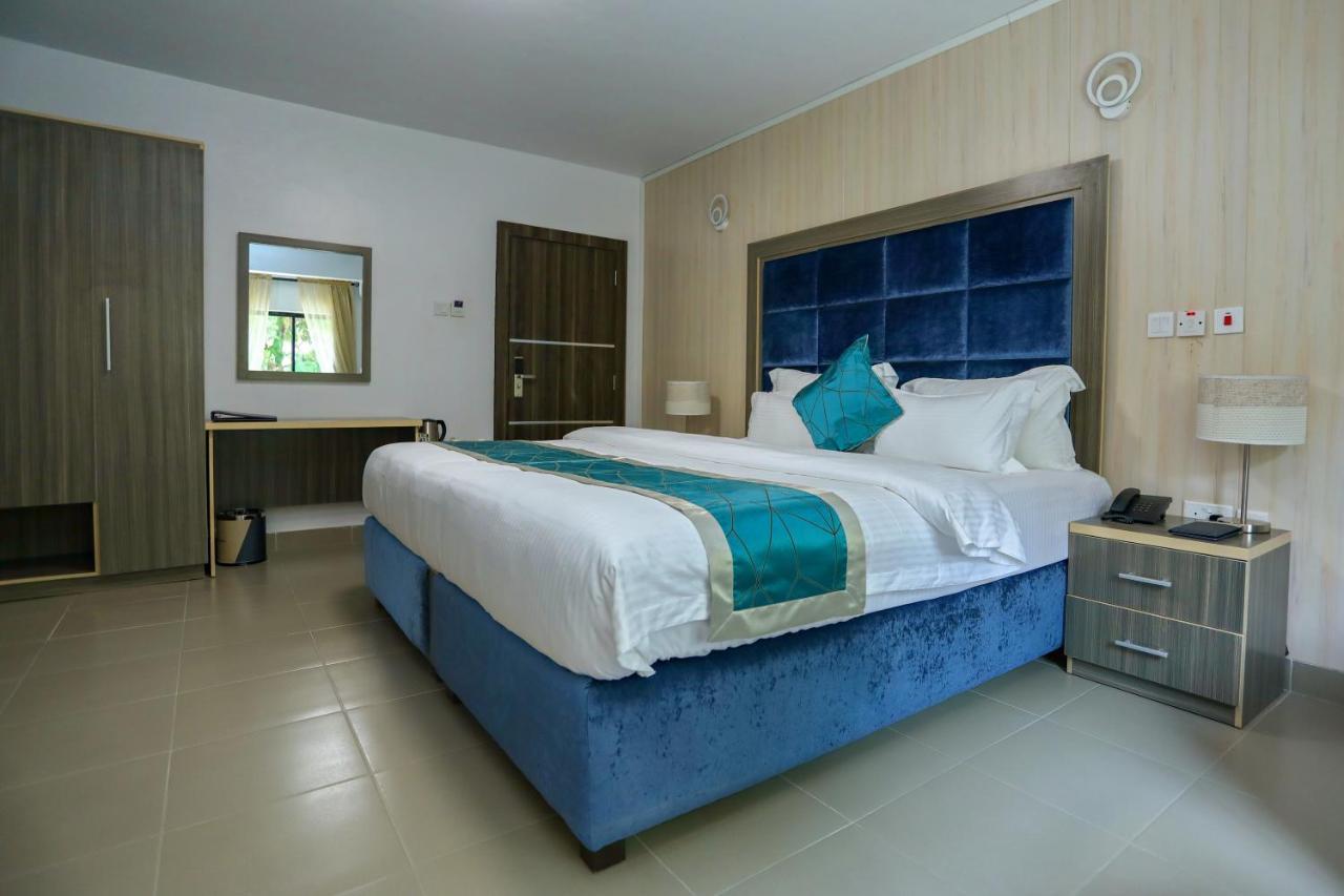 Riviera Suites Lagos Buitenkant foto
