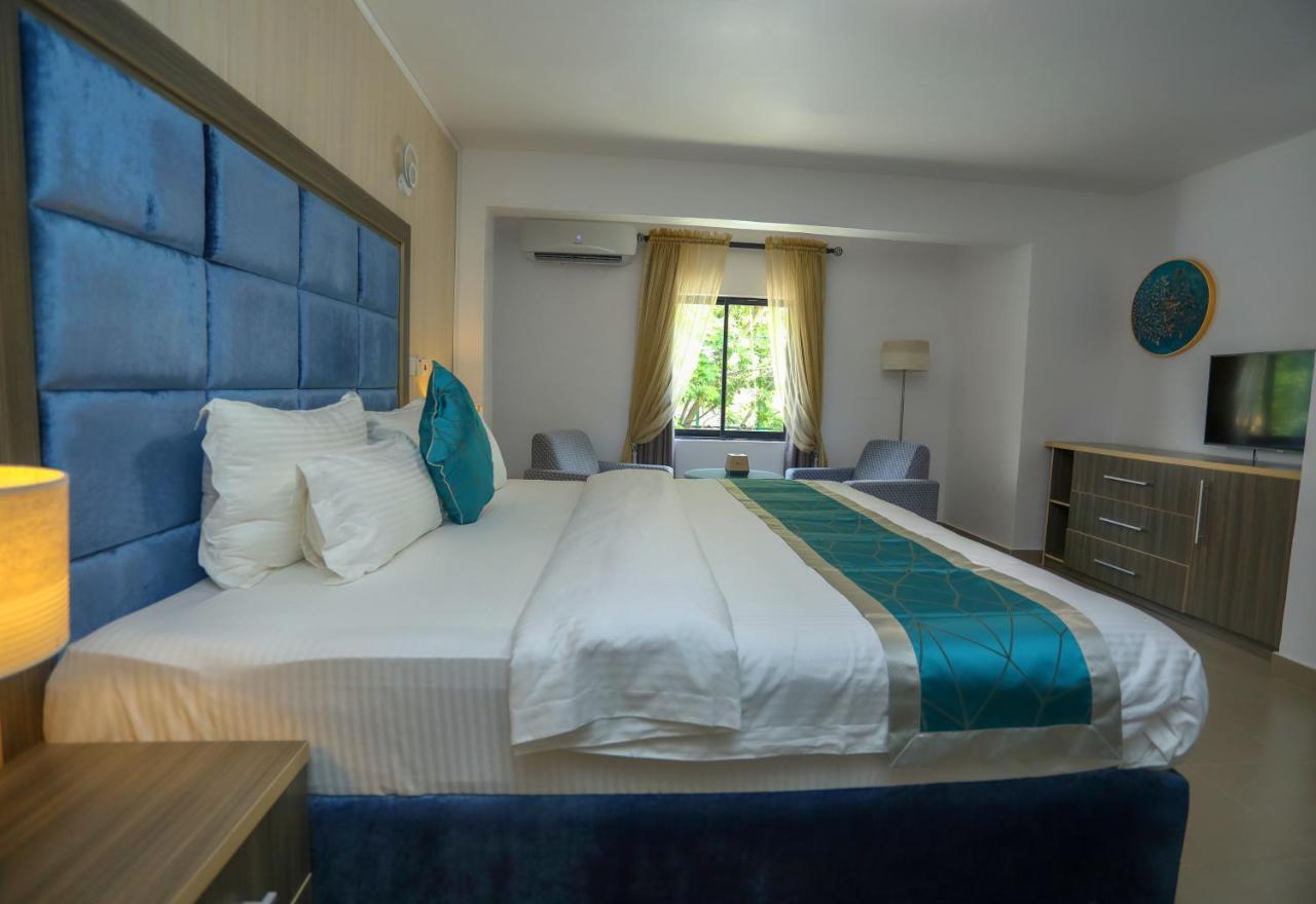 Riviera Suites Lagos Buitenkant foto