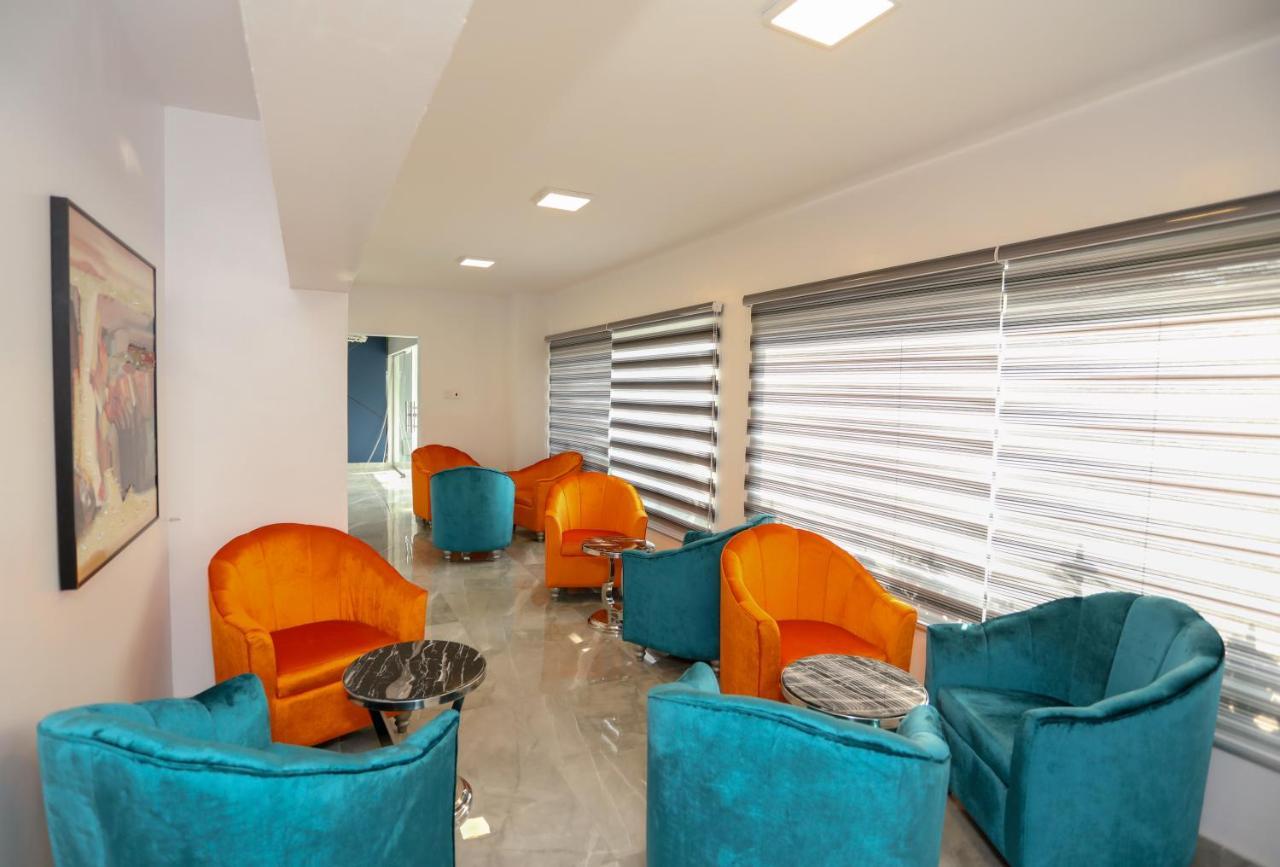 Riviera Suites Lagos Buitenkant foto