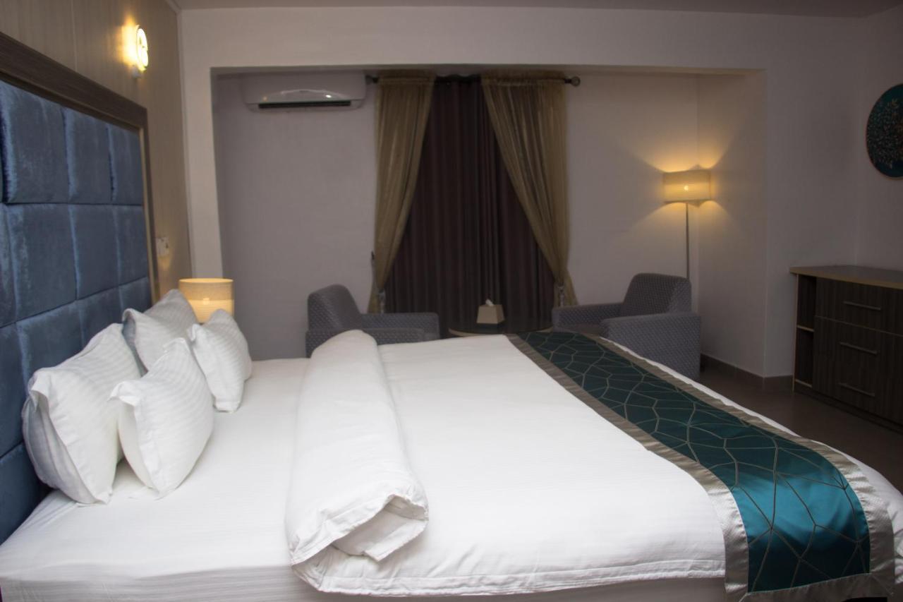 Riviera Suites Lagos Buitenkant foto