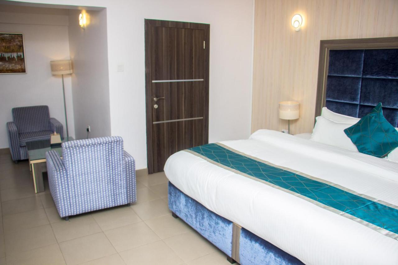 Riviera Suites Lagos Buitenkant foto