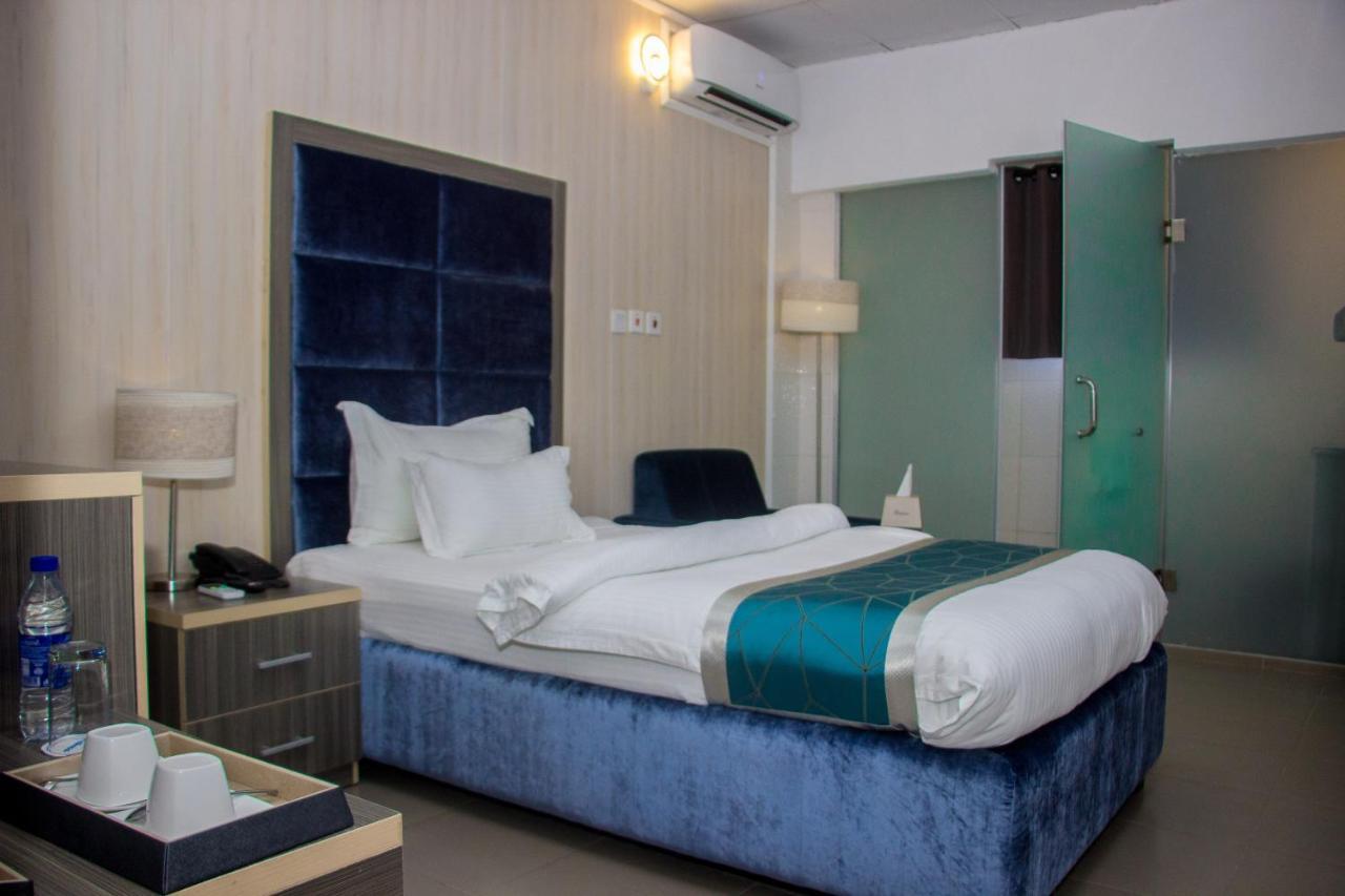 Riviera Suites Lagos Buitenkant foto