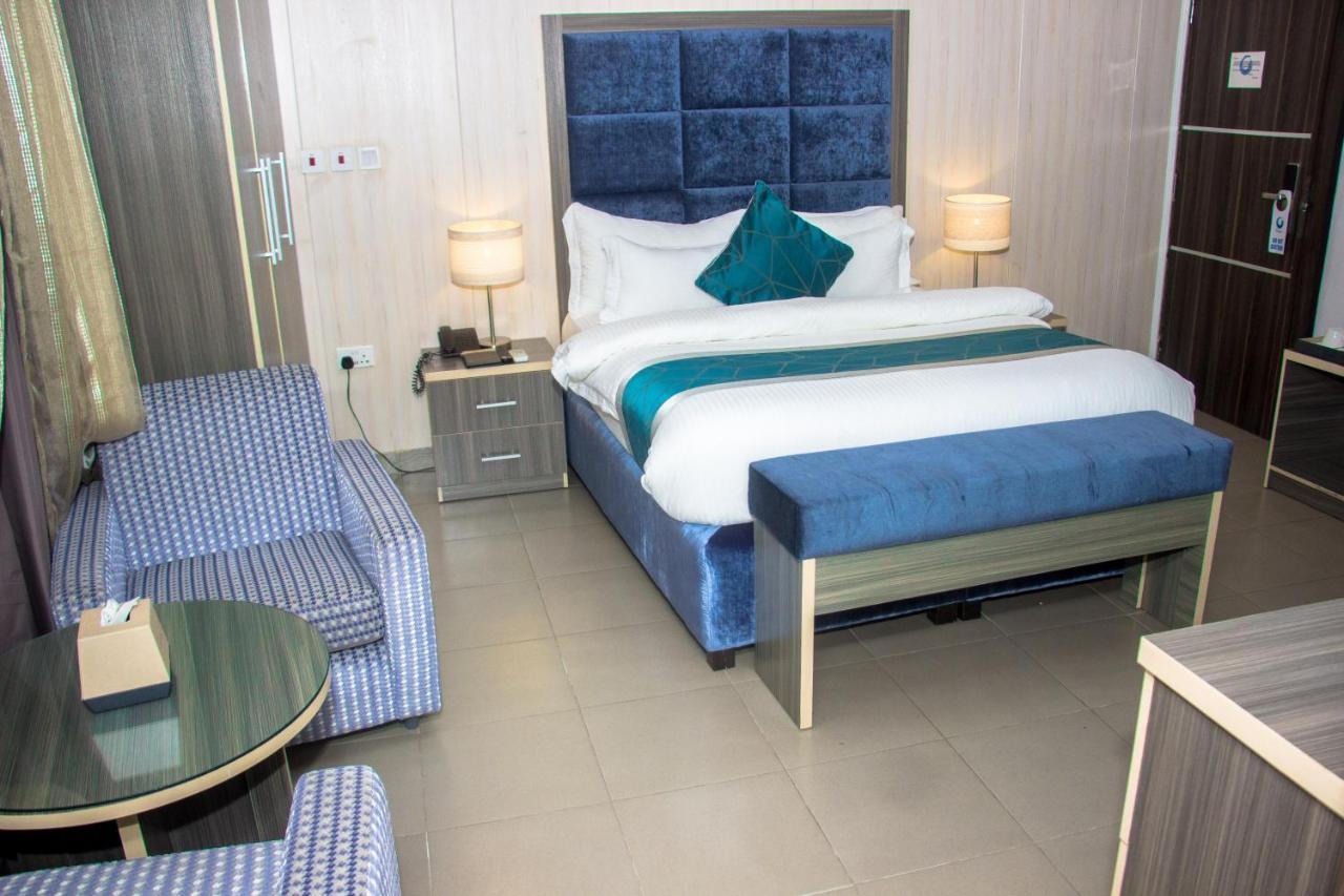 Riviera Suites Lagos Buitenkant foto