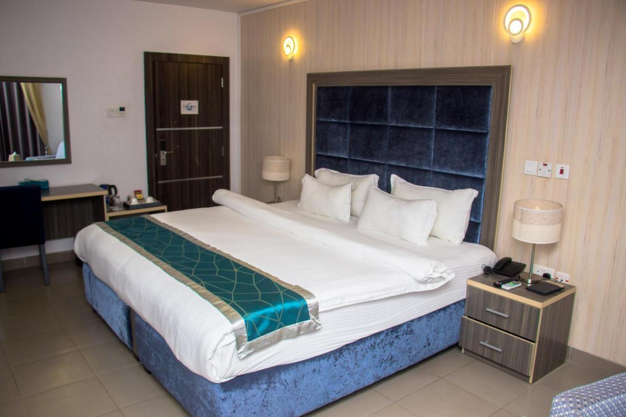 Riviera Suites Lagos Buitenkant foto