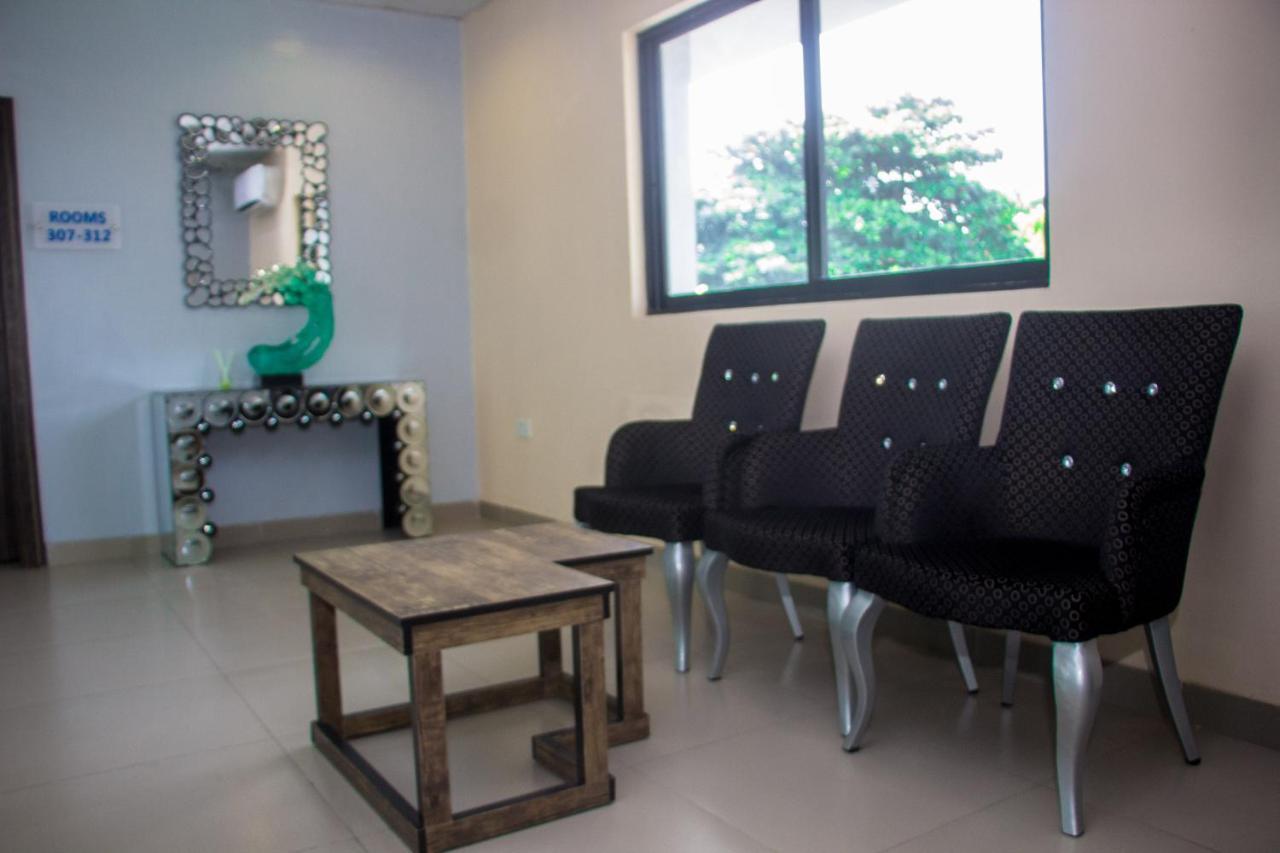 Riviera Suites Lagos Buitenkant foto