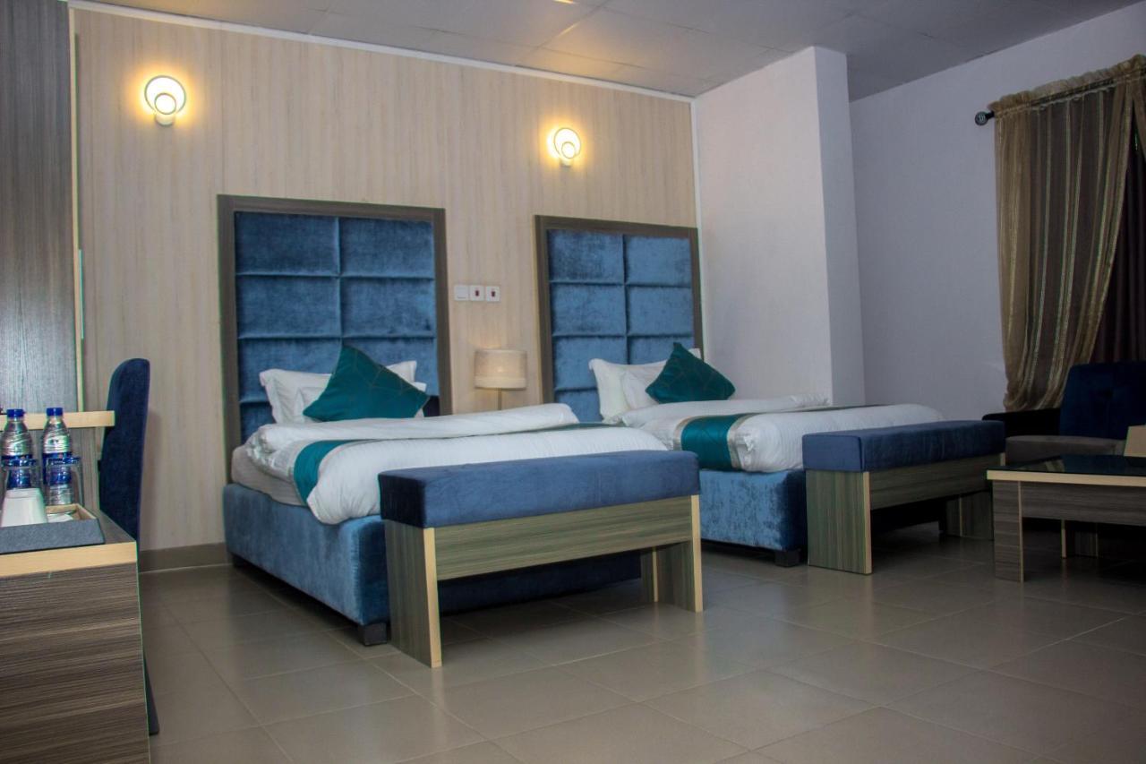 Riviera Suites Lagos Buitenkant foto