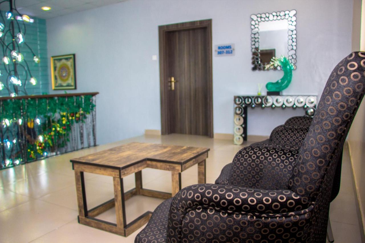Riviera Suites Lagos Buitenkant foto