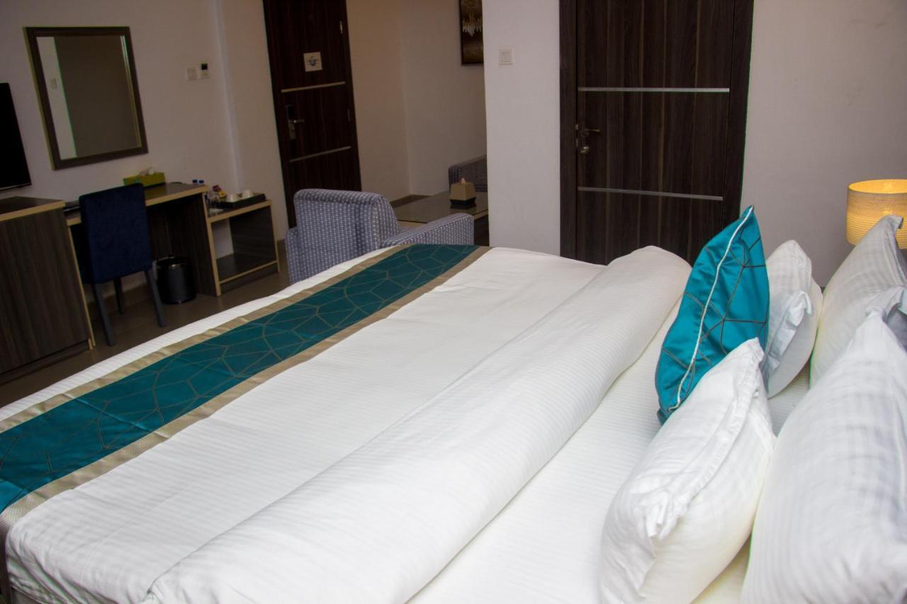 Riviera Suites Lagos Buitenkant foto