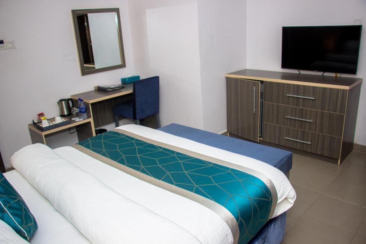 Riviera Suites Lagos Buitenkant foto