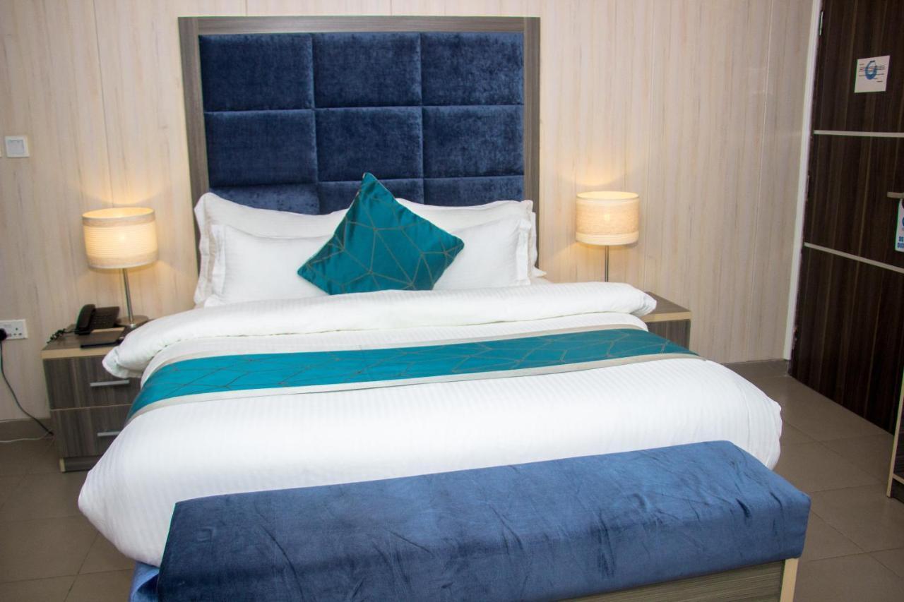 Riviera Suites Lagos Buitenkant foto