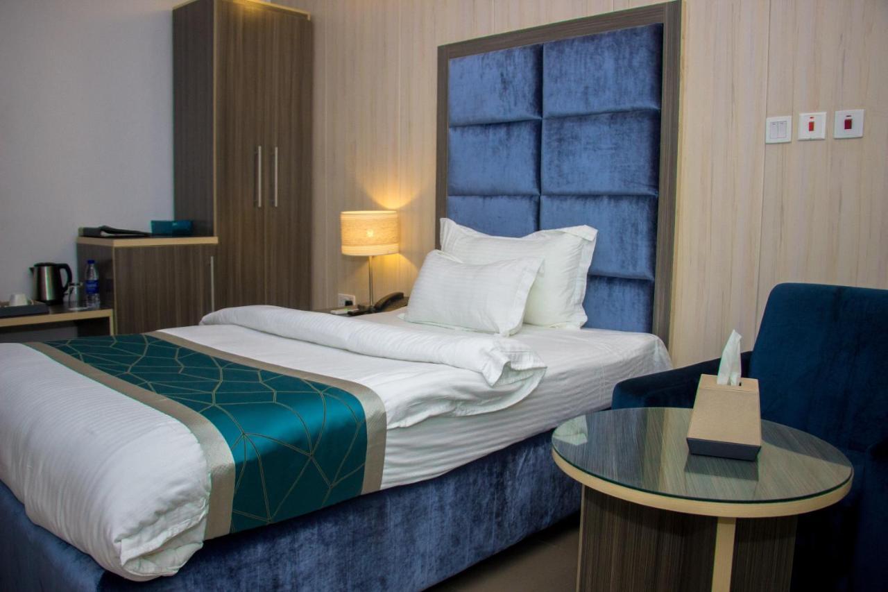 Riviera Suites Lagos Buitenkant foto